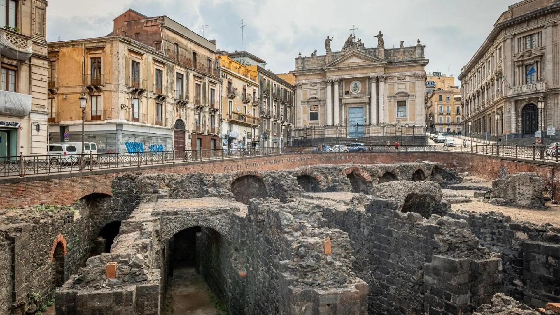 Ficurinias House-Catania Central Location-Secure Parking Holiday home